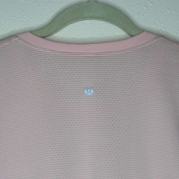 Lululemon Swiftly Breathe Relaxed-Fit Short Sleeve Shirt, Pink Mist, Size 8 - Picture 4 of 7